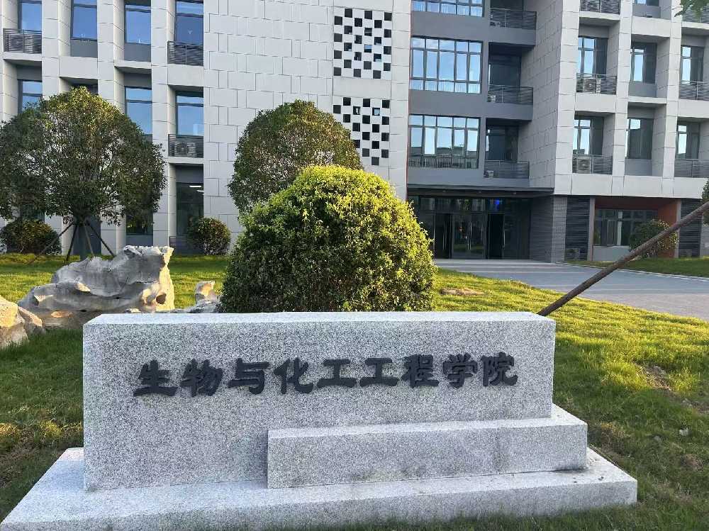 泸州市扬州职业大学体育场高杆灯项目